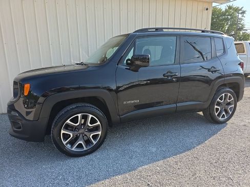 Used 2017 Jeep Renegade Latitude w/ Cold Weather Group AWD/4WD image 12