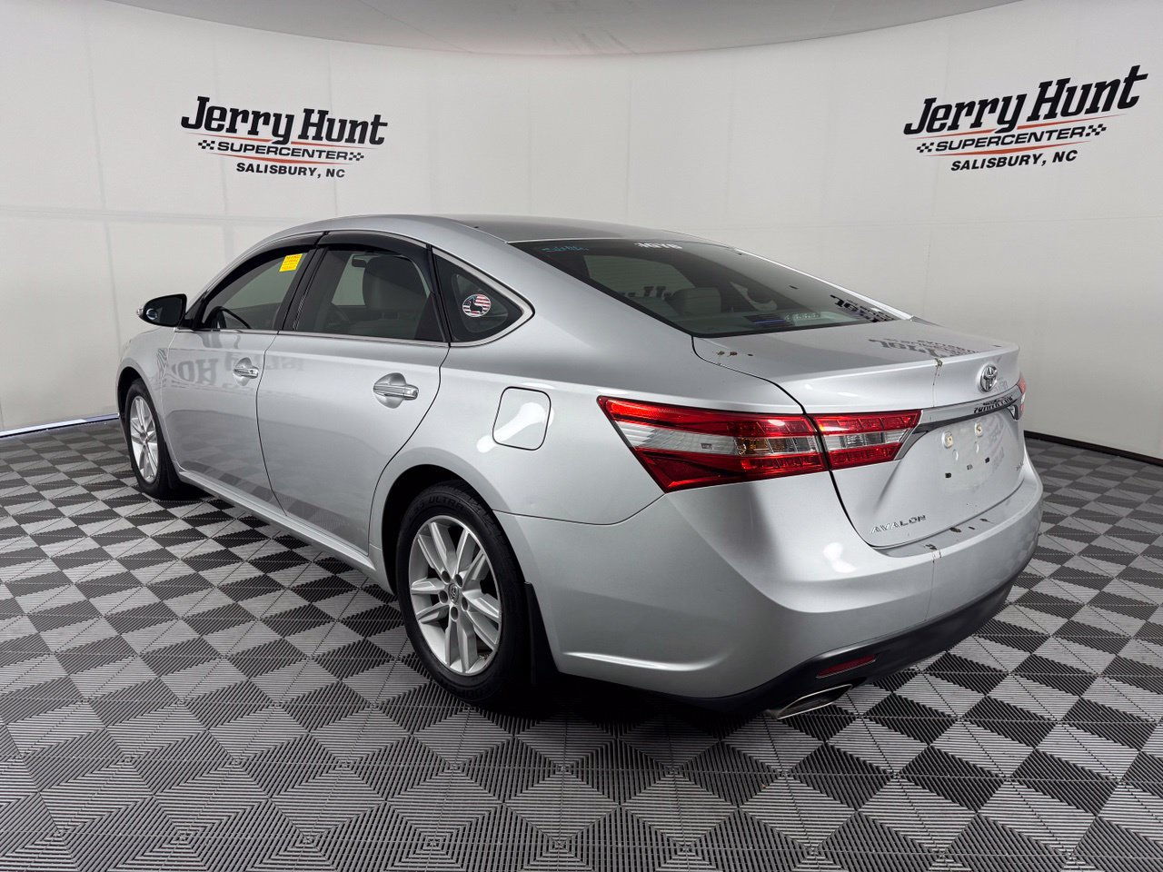 Used 2013 Toyota Avalon XLE FWD image 8