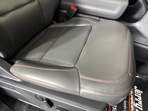 Used 2025 Ford Expedition Max Active AWD/4WD image 33