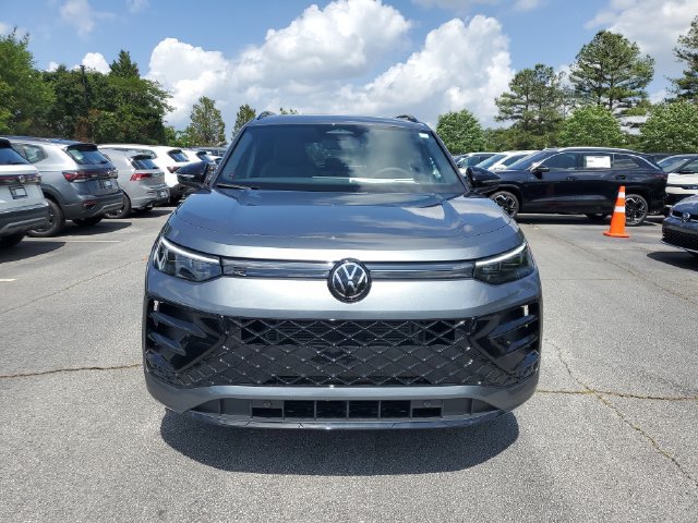 New 2026 Volkswagen Tiguan SE R-Line FWD image 2