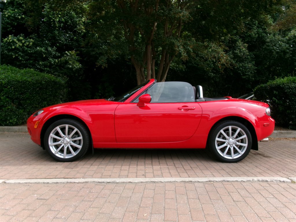 Used 2006 MAZDA MX-5 Miata Sport RWD image 9
