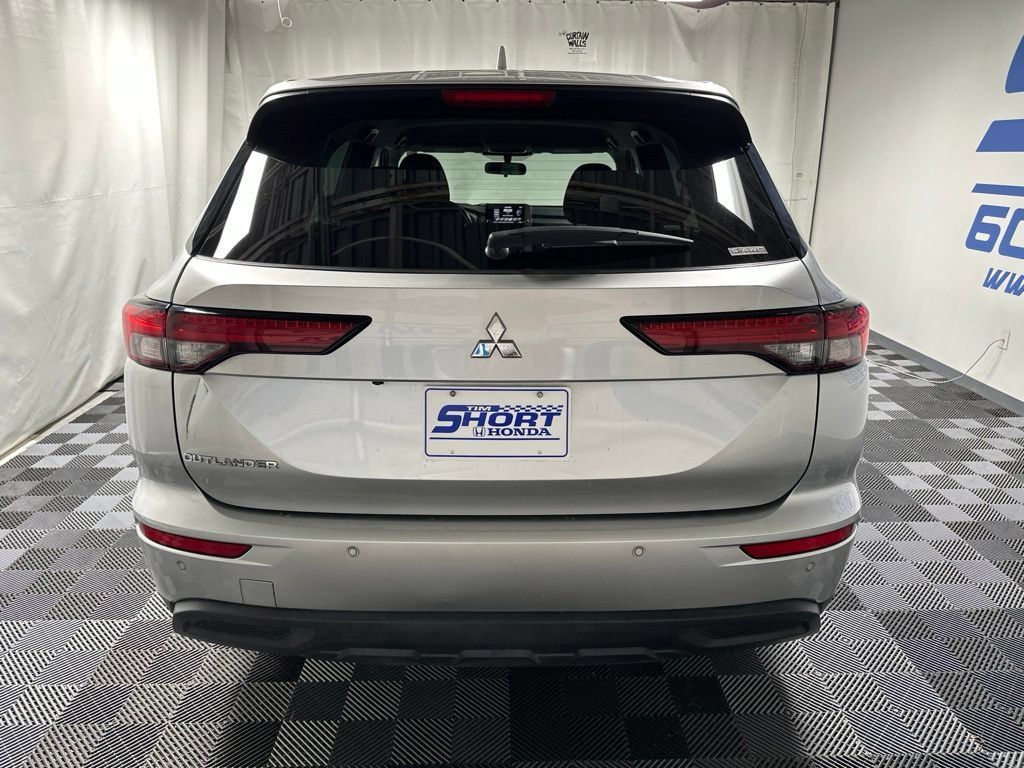Used 2022 Mitsubishi Outlander ES AWD/4WD image 3