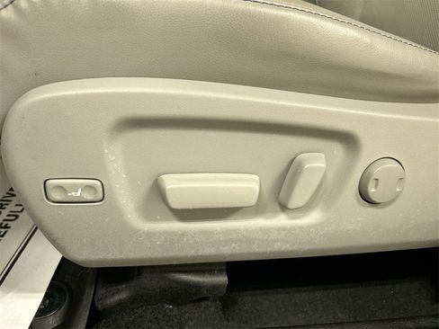 Used 2019 Toyota Highlander Limited image 10