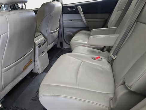 Used 2013 Toyota Highlander SE image 17