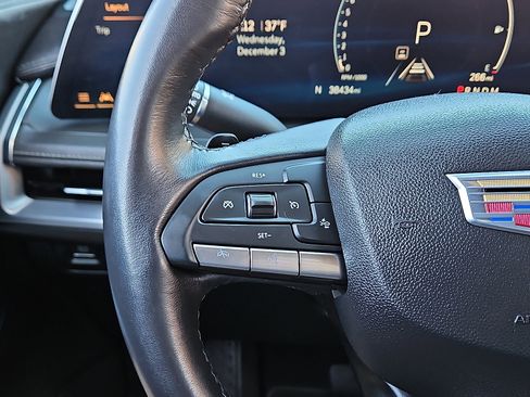 Used 2024 Cadillac XT4 Premium Luxury image 16