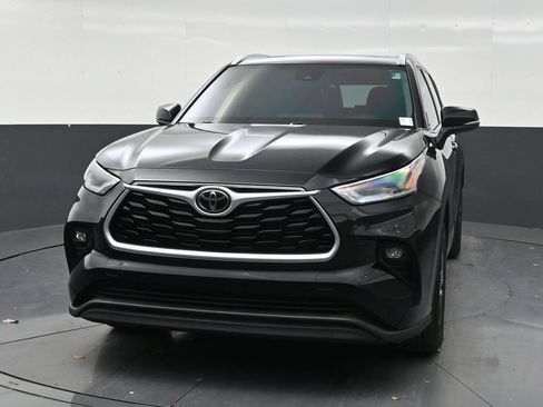 Used 2021 Toyota Highlander XLE FWD image 8