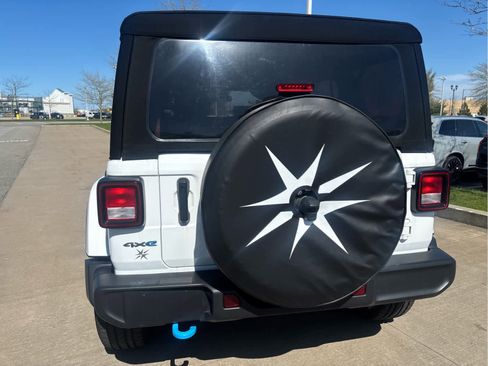 Used 2024 Jeep Wrangler Unlimited AWD/4WD image 25