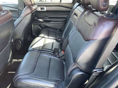 Used 2020 Ford Explorer Platinum image 22