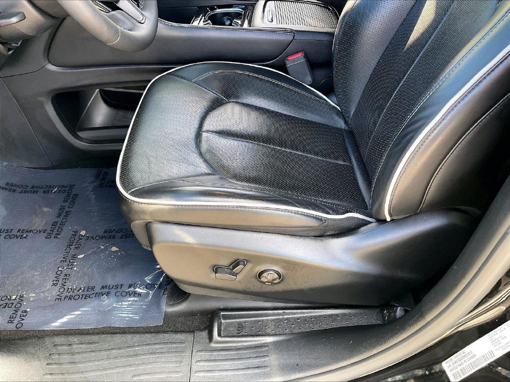 Used 2025 Chrysler Pacifica Limited FWD image 34