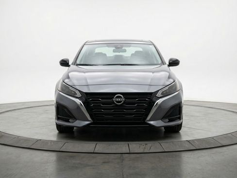Used 2025 Nissan Altima 2.5 SV image 2