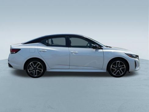Used 2025 Nissan Sentra SR FWD image 10