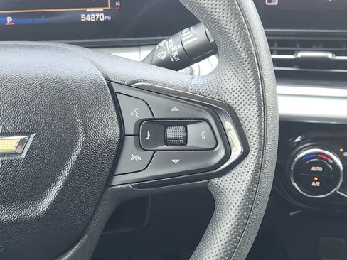 Used 2025 Chevrolet Trax LT FWD image 30