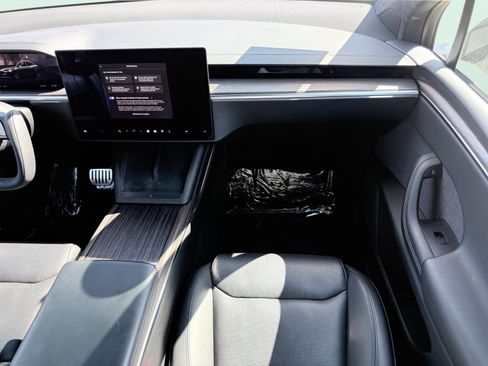 Used 2023 Tesla Model X image 59