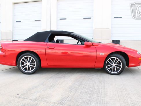 Used 2002 Chevrolet Camaro Z28 w/ SS Performance/Appearance Pkg RWD image 26