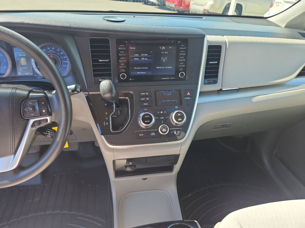 Used 2020 Toyota Sienna LE FWD image 26