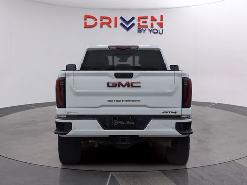 Used 2024 GMC Sierra 2500 AT4 w/ AT4 Premium Plus Package image 4