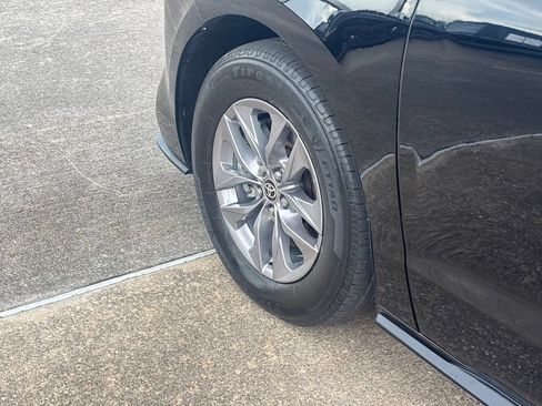 Used 2021 Toyota Sienna XLE FWD image 17