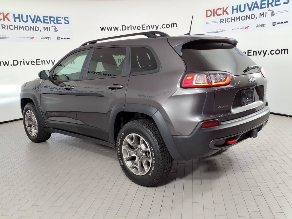 Used 2022 Jeep Cherokee Trailhawk w/ Comfort/Convenience Group AWD/4WD image 6