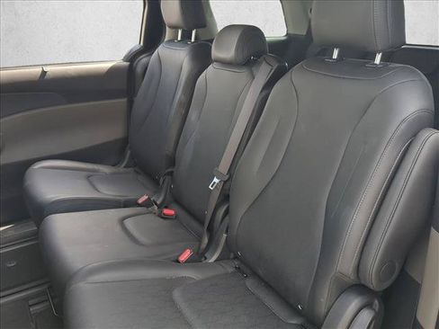 Used 2026 Kia Carnival EX FWD image 19