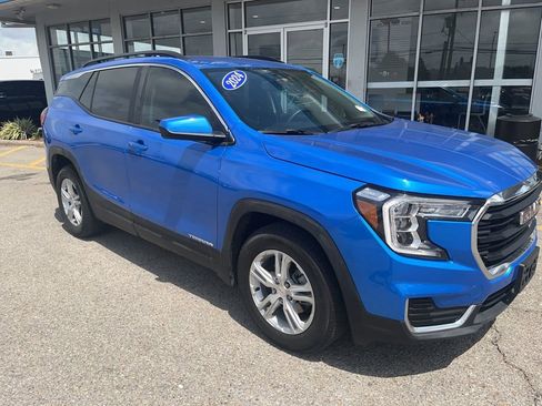 Used 2024 GMC Terrain SLE w/ Driver Convenience Package FWD image 8