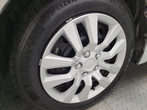 Used 2021 Toyota Corolla LE image 31