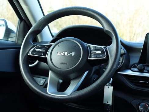 Used 2024 Kia Forte LXS w/ LXS Technology Package image 7