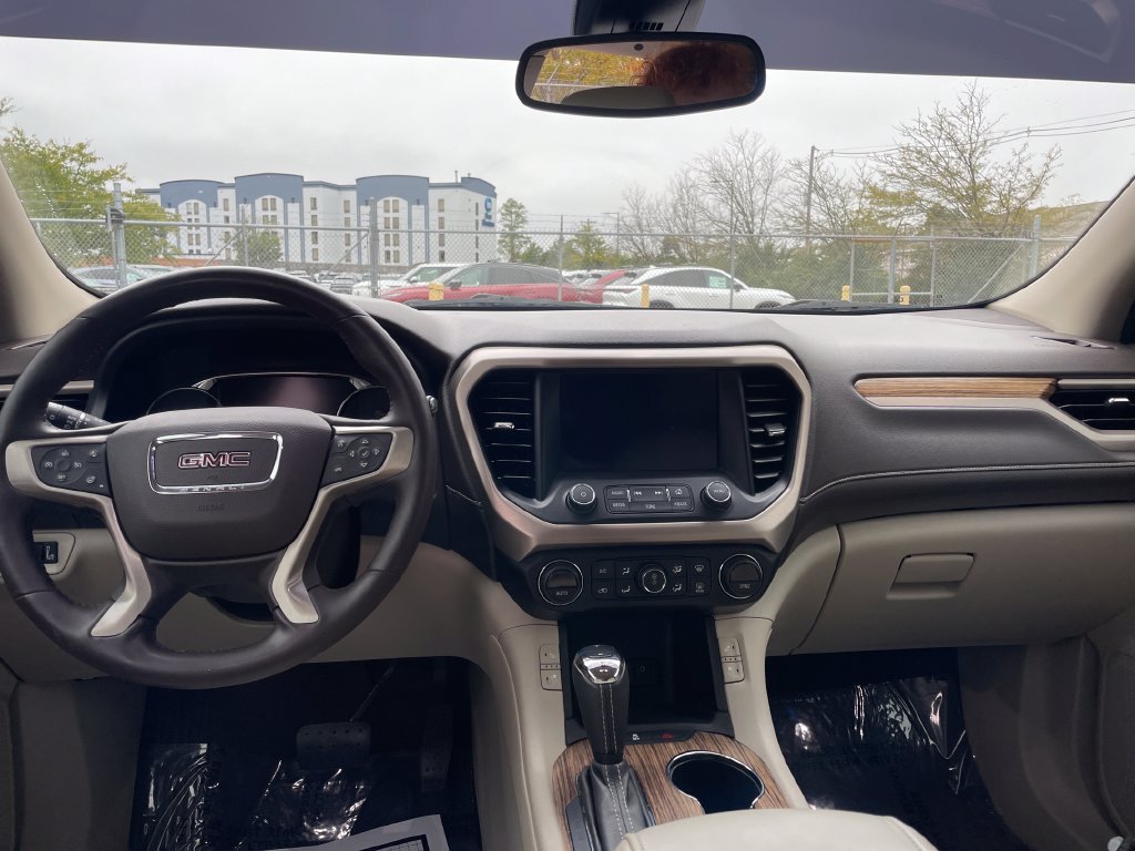 Used 2019 GMC Acadia Denali w/ Technology Package FWD image 13