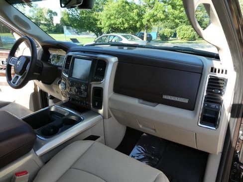 Used 2017 RAM 1500 Laramie w/ Convenience Group AWD/4WD image 32