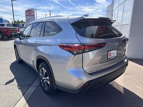 Certified 2021 Toyota Highlander XLE AWD/4WD image 6