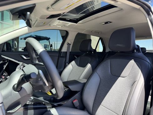 Used 2024 Kia Niro SX Touring FWD image 31