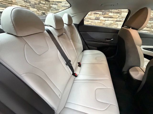 Certified 2023 Hyundai Elantra Limited w/ Preferred Accessory Package FWD image 38