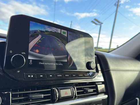 Used 2024 Nissan Pathfinder SL image 24