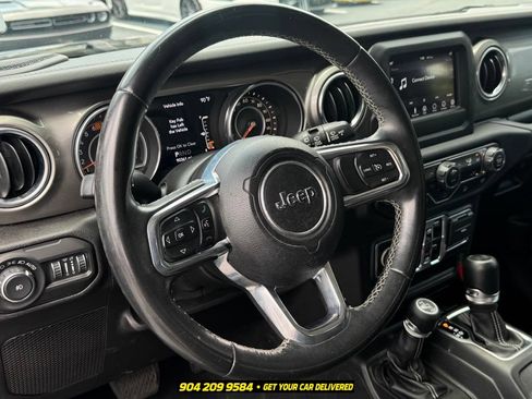 Used 2019 Jeep Wrangler Unlimited Sahara w/ LED Lighting Group AWD/4WD image 10