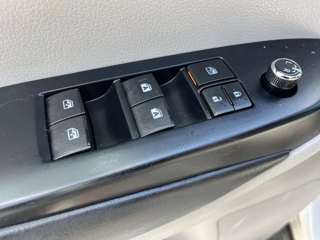 Used 2019 Toyota Highlander XLE AWD/4WD image 30
