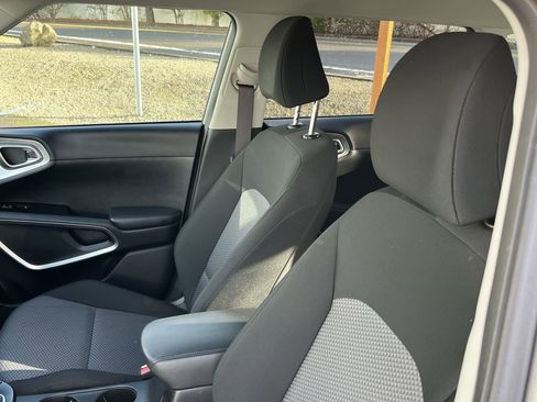 Used 2023 Kia Soul LX w/ Option Group 015 image 17