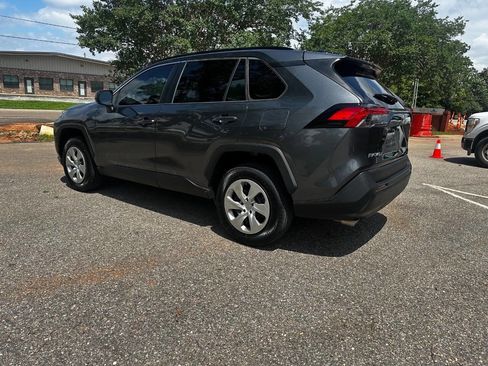 Used 2020 Toyota RAV4 LE FWD image 4