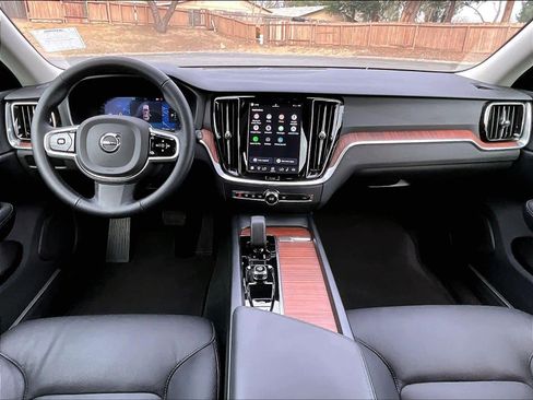 Used 2025 Volvo V60 B5 Cross Country Plus image 18