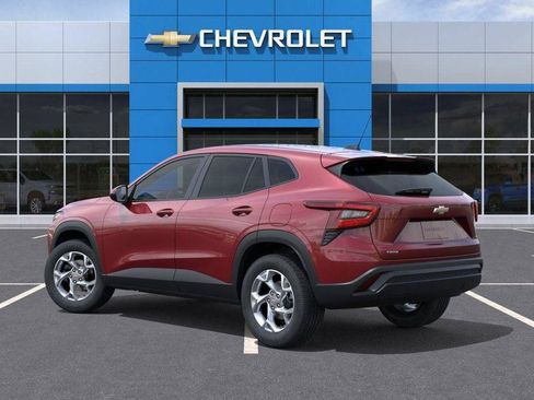 Used 2024 Chevrolet Trax LS w/ LS Convenience Package FWD image 3
