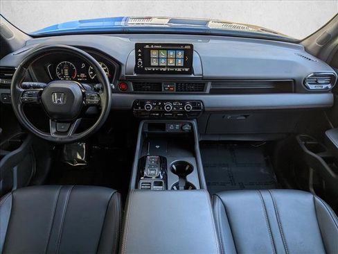 Used 2025 Honda Pilot TrailSport image 18