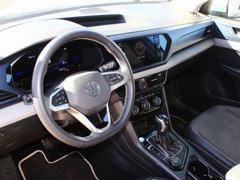 Used 2023 Volkswagen Taos SE image 2