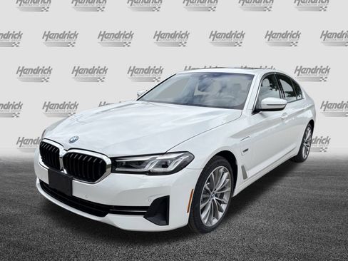Used 2023 BMW 530e w/ Premium Package image 5
