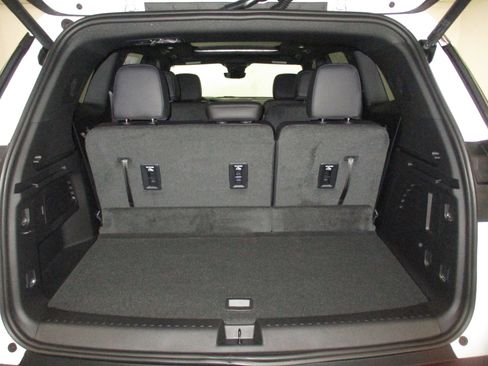 New 2026 GMC Acadia Elevation w/ Elevation Premium Package AWD/4WD image 10