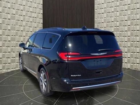 Certified 2024 Chrysler Pacifica Pinnacle FWD image 7