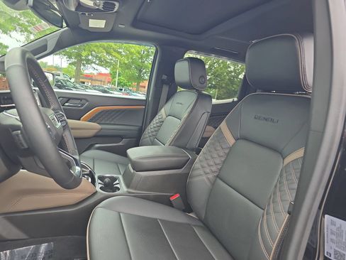Used 2024 GMC Canyon Denali w/ LPO, Denali Black Edition AWD/4WD image 15