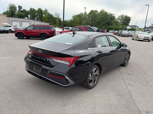 Used 2024 Hyundai Elantra SEL w/ Convenience Package FWD image 3