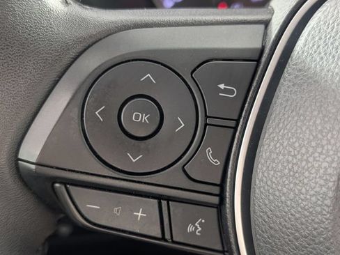 Used 2022 Toyota RAV4 XLE Premium AWD/4WD image 19