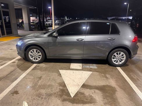 Used 2017 Volkswagen Golf SEL image 2