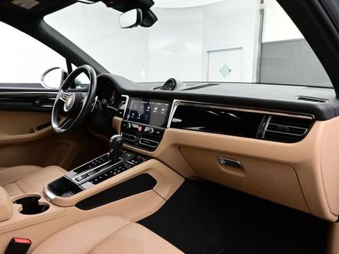 Certified 2022 Porsche Macan AWD/4WD image 19