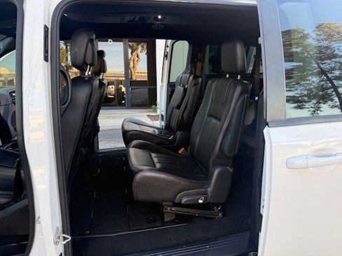 Used 2019 Dodge Grand Caravan GT image 14