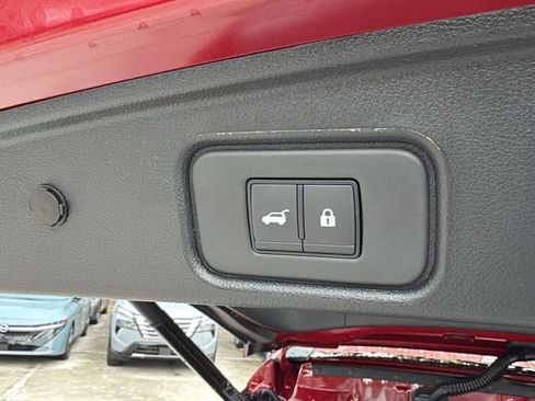 New 2026 Nissan Pathfinder SL w/ SL Premium Package (P04) FWD image 32